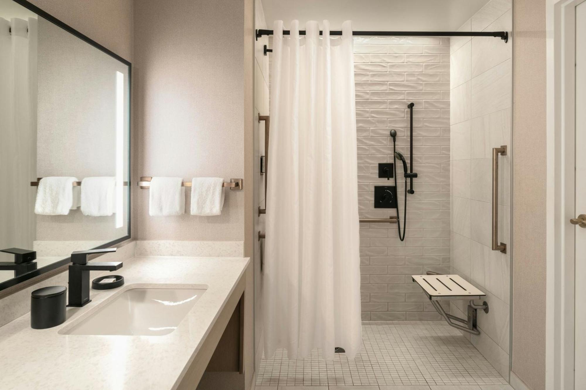 Junior Suite King, Junior Suite, 1 King (Mobility Accessible w/ Roll-in Shower)